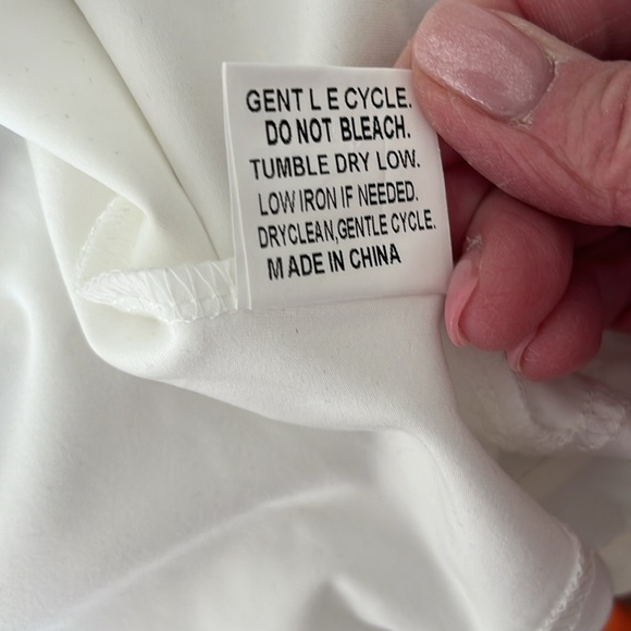 Women’s White V-Neck Top With Granny Squares on Shoulder Size XL NWOT - Picture 8 of 8